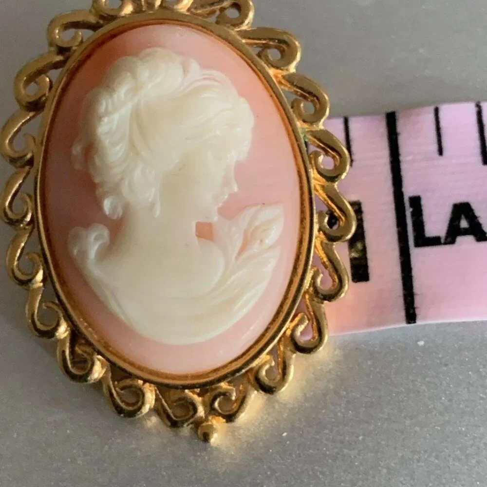 Classy vintage Monet Cameo Brooch